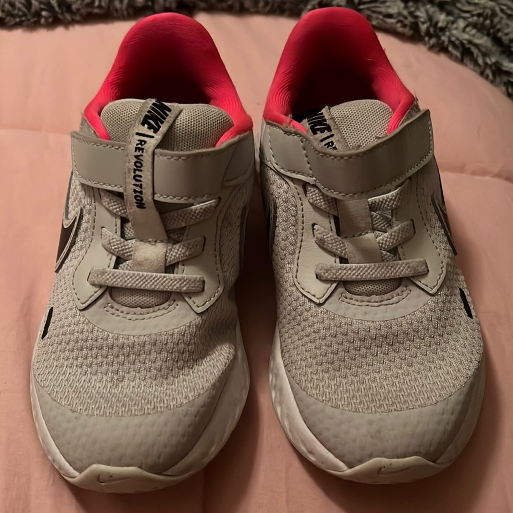 Gently Used Toddler Girls Nike Revolution Size 11C w/ Velcro closure